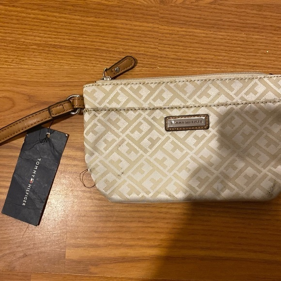 Tommy Hilfiger Wristlet (GA) - Picture 3 of 8